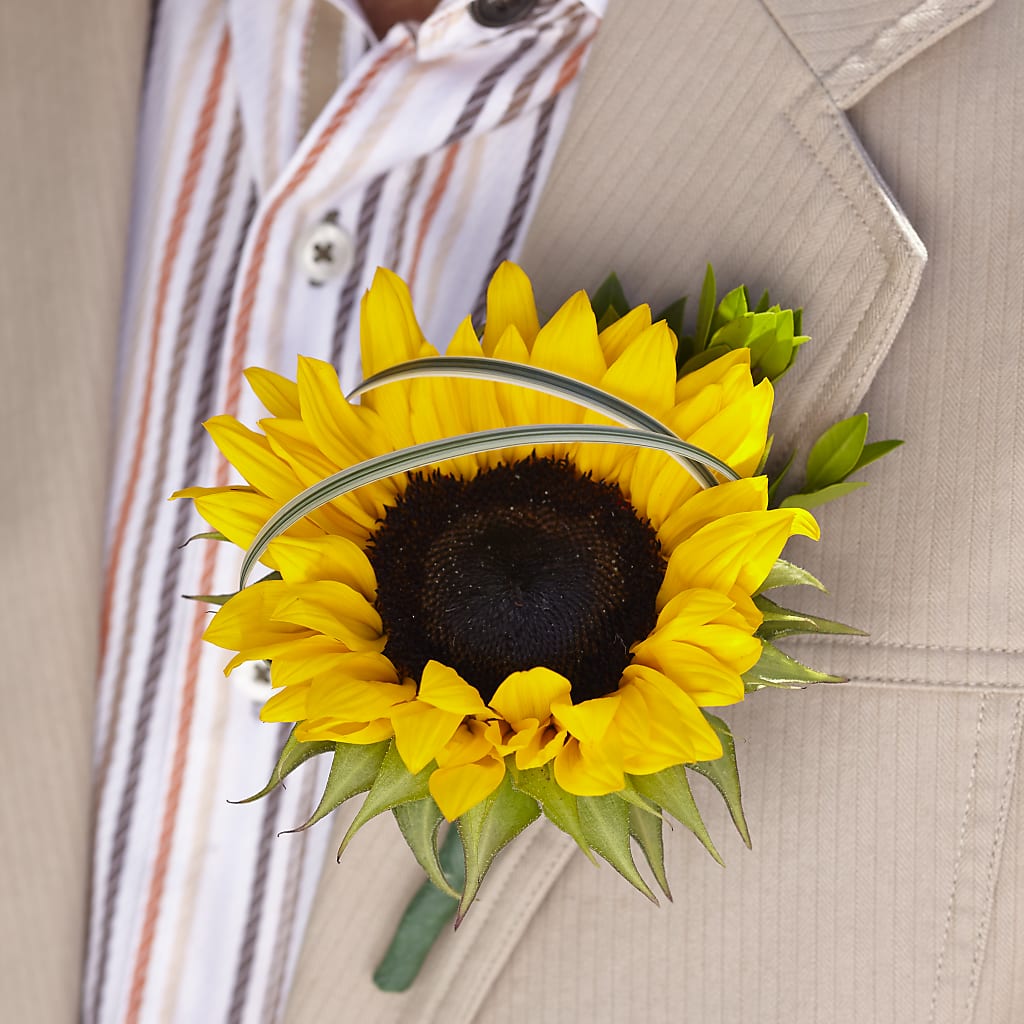 Free Spirit Boutonniere – Menlo Florist, Menlo Park CA